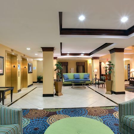 Holiday Inn Express Tower Center New Brunswick By Ihg East Brunswick Exteriör bild