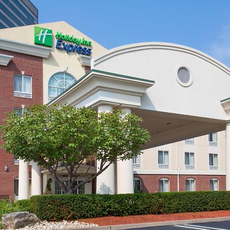 Holiday Inn Express Tower Center New Brunswick By Ihg East Brunswick Exteriör bild
