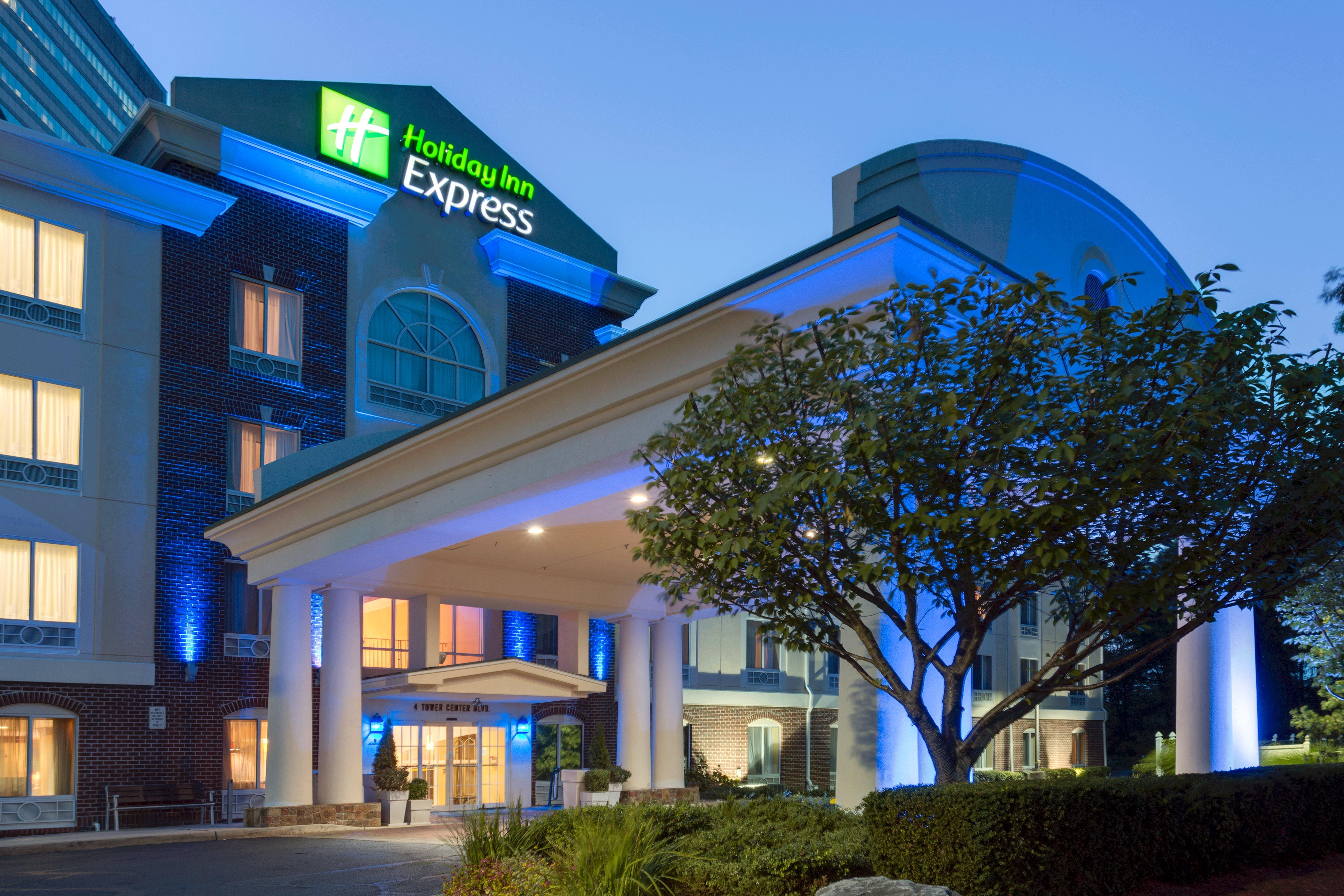 Holiday Inn Express Tower Center New Brunswick By Ihg East Brunswick Exteriör bild
