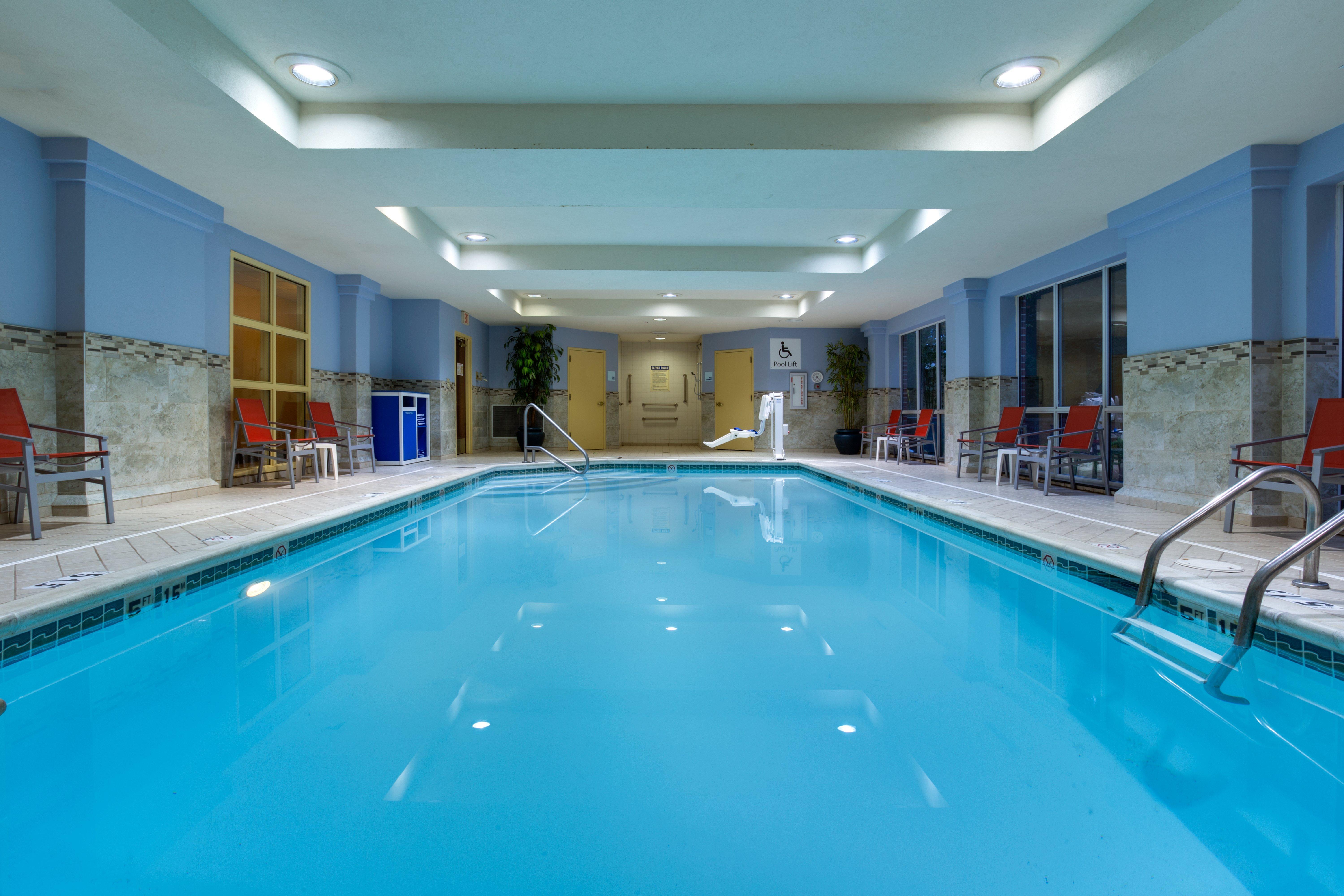 Holiday Inn Express Tower Center New Brunswick By Ihg East Brunswick Exteriör bild