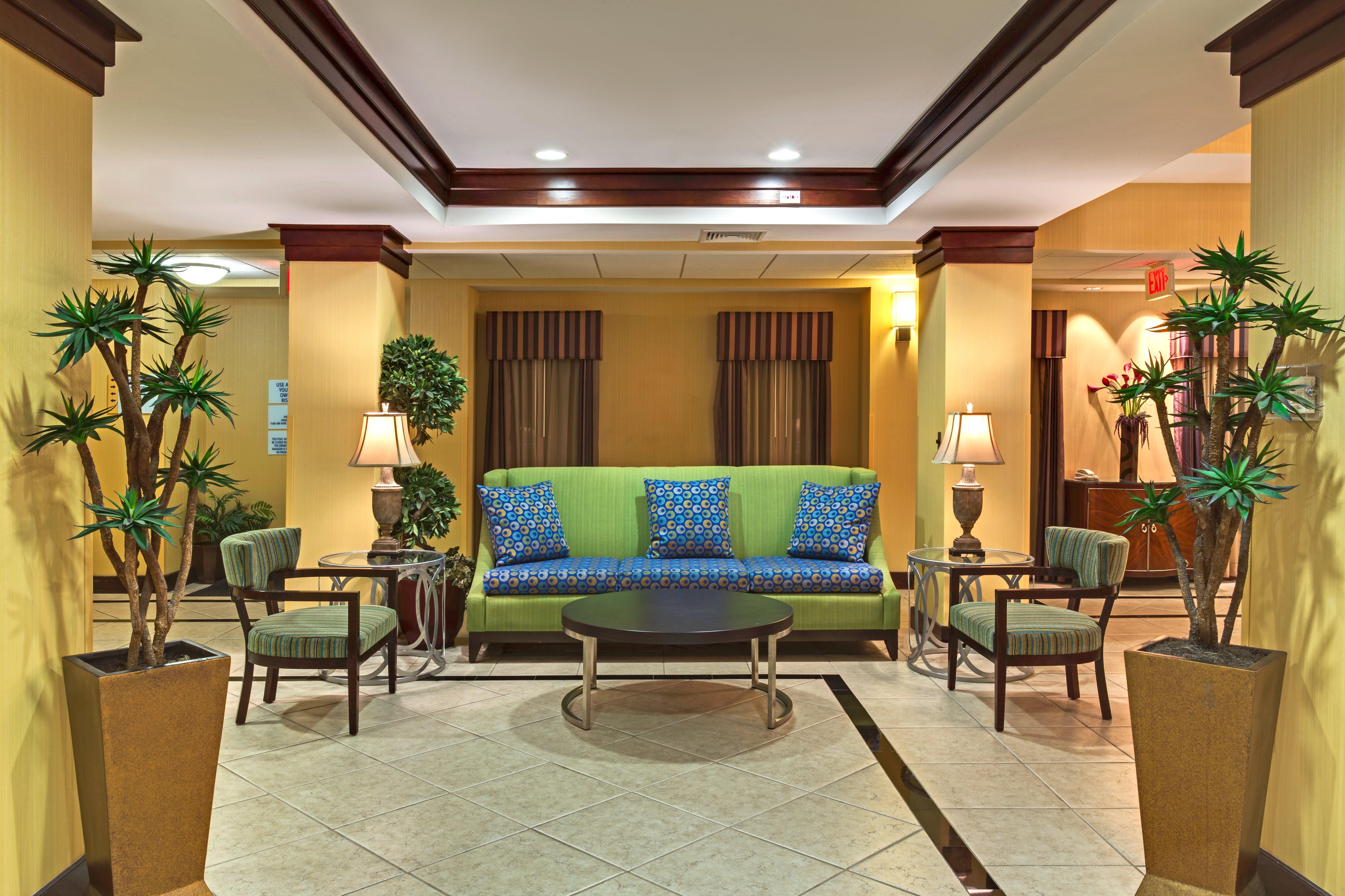 Holiday Inn Express Tower Center New Brunswick By Ihg East Brunswick Exteriör bild