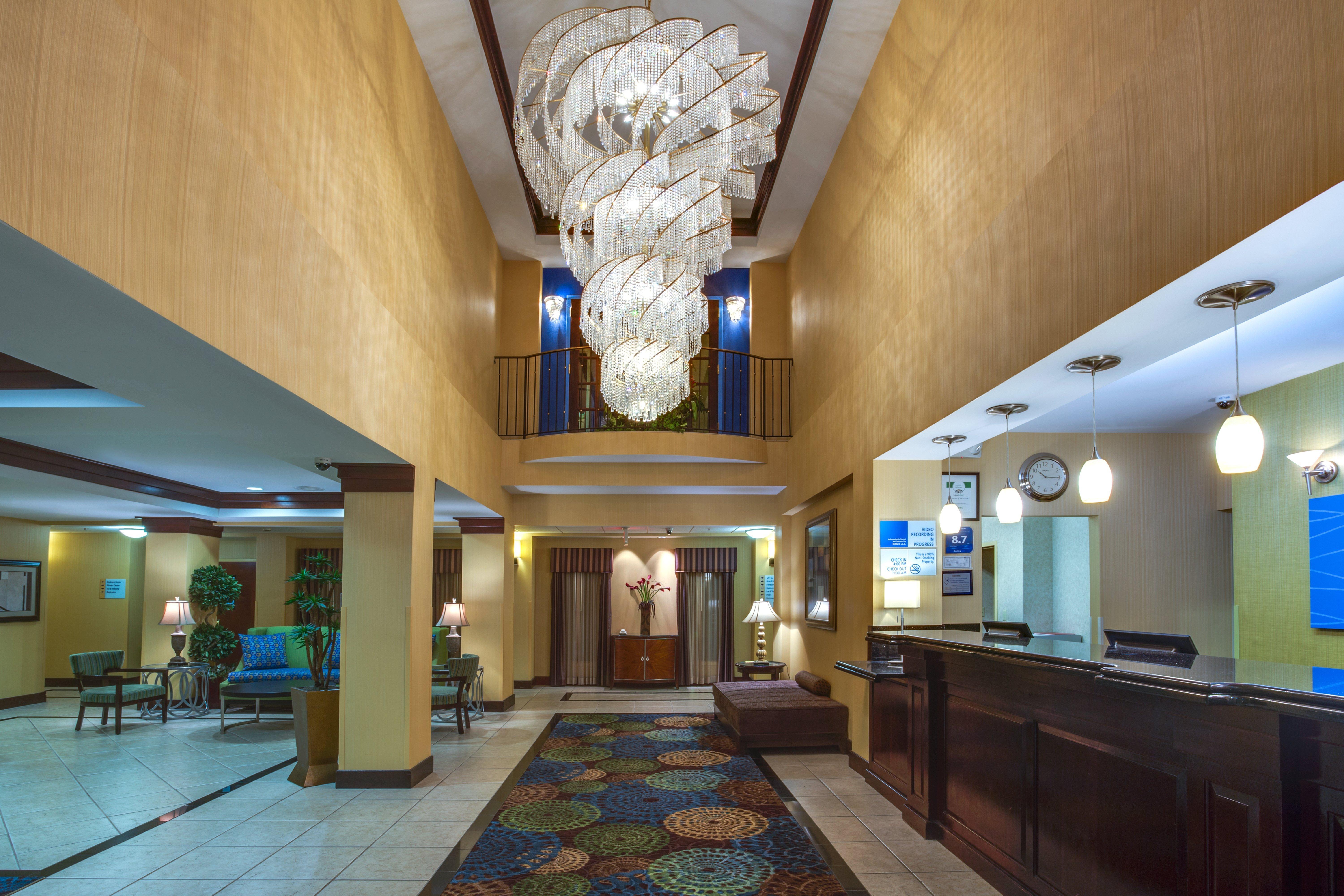 Holiday Inn Express Tower Center New Brunswick By Ihg East Brunswick Exteriör bild