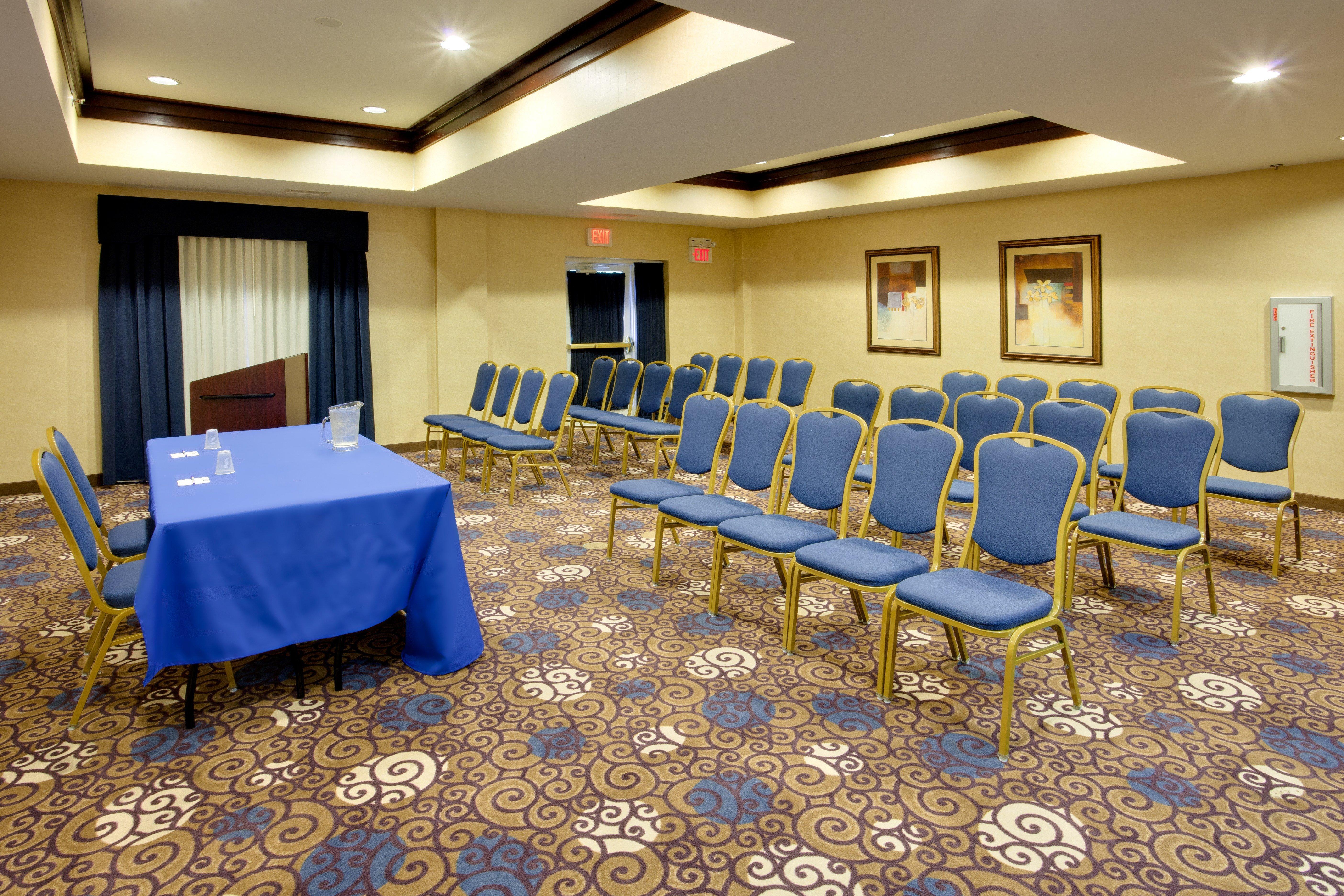 Holiday Inn Express Tower Center New Brunswick By Ihg East Brunswick Exteriör bild