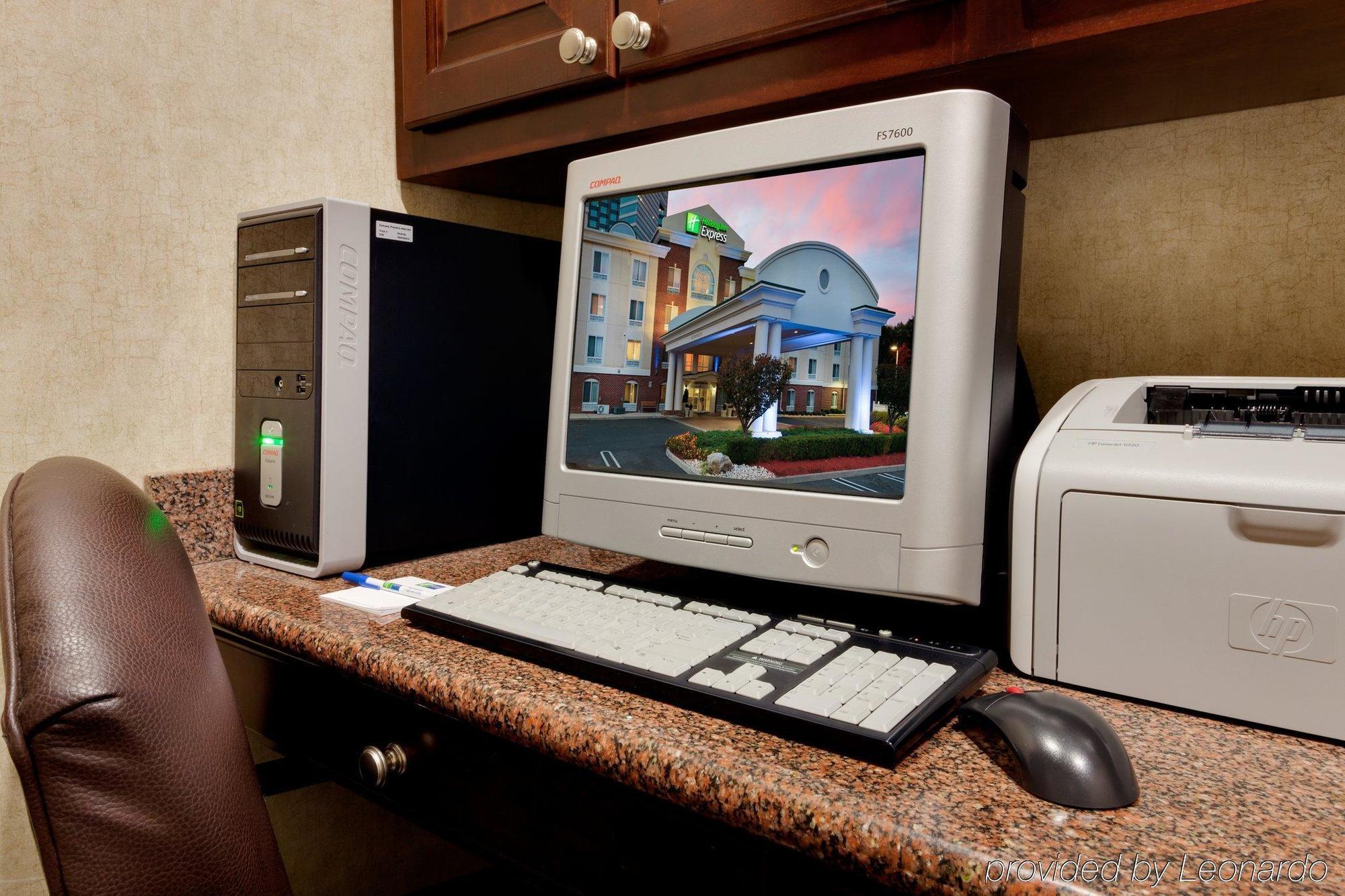 Holiday Inn Express Tower Center New Brunswick By Ihg East Brunswick Exteriör bild
