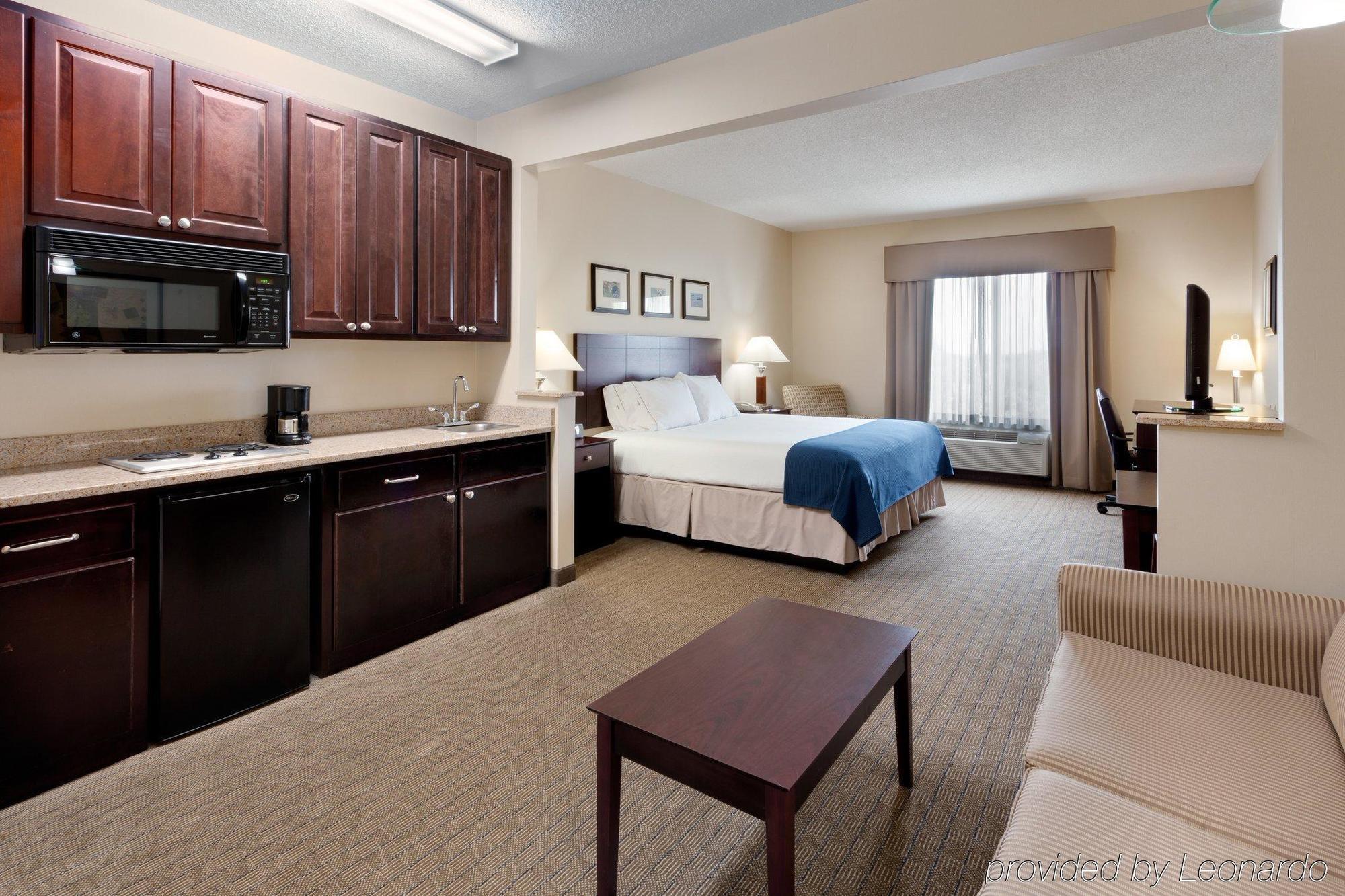 Holiday Inn Express Tower Center New Brunswick By Ihg East Brunswick Exteriör bild