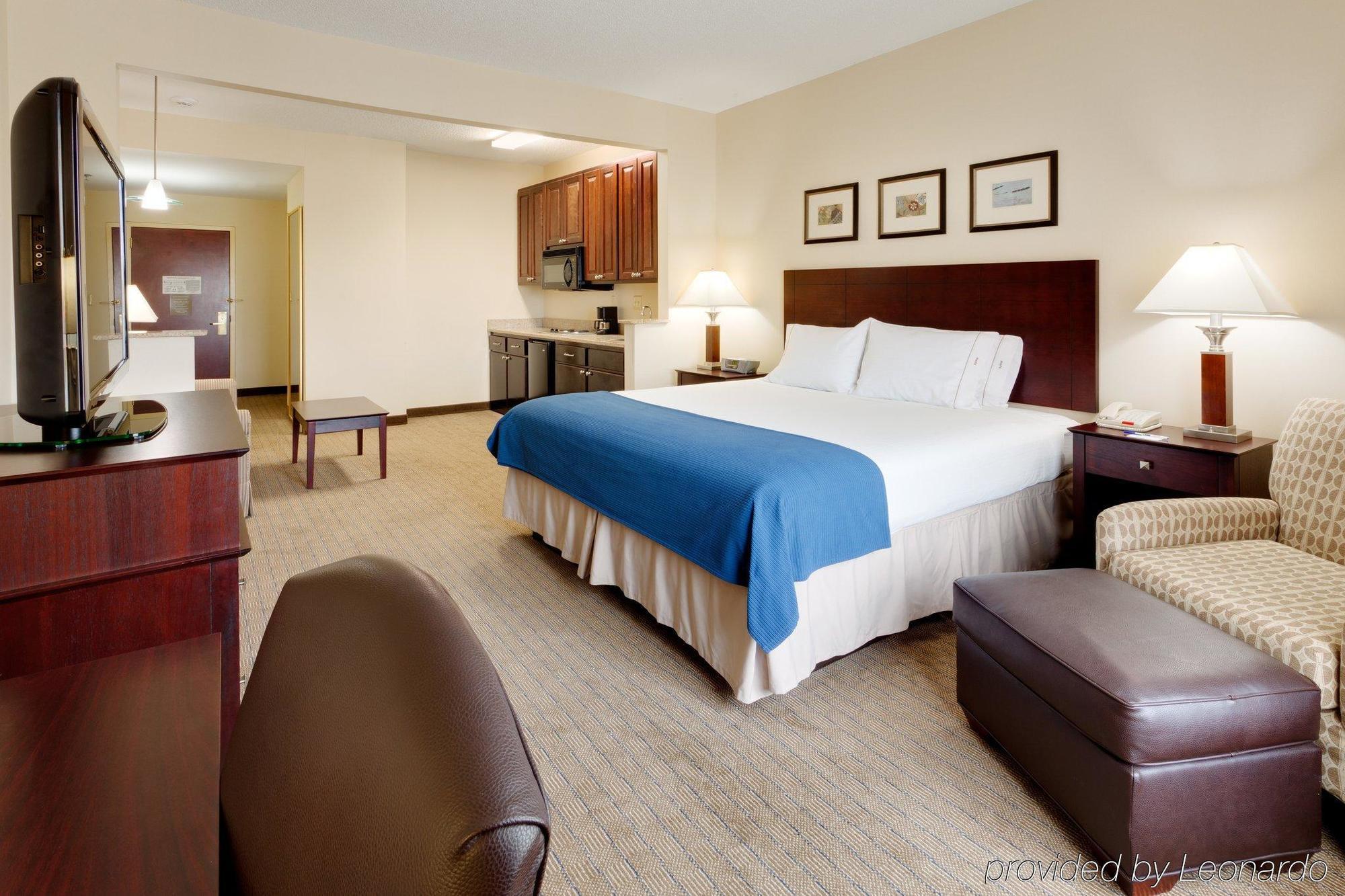 Holiday Inn Express Tower Center New Brunswick By Ihg East Brunswick Exteriör bild