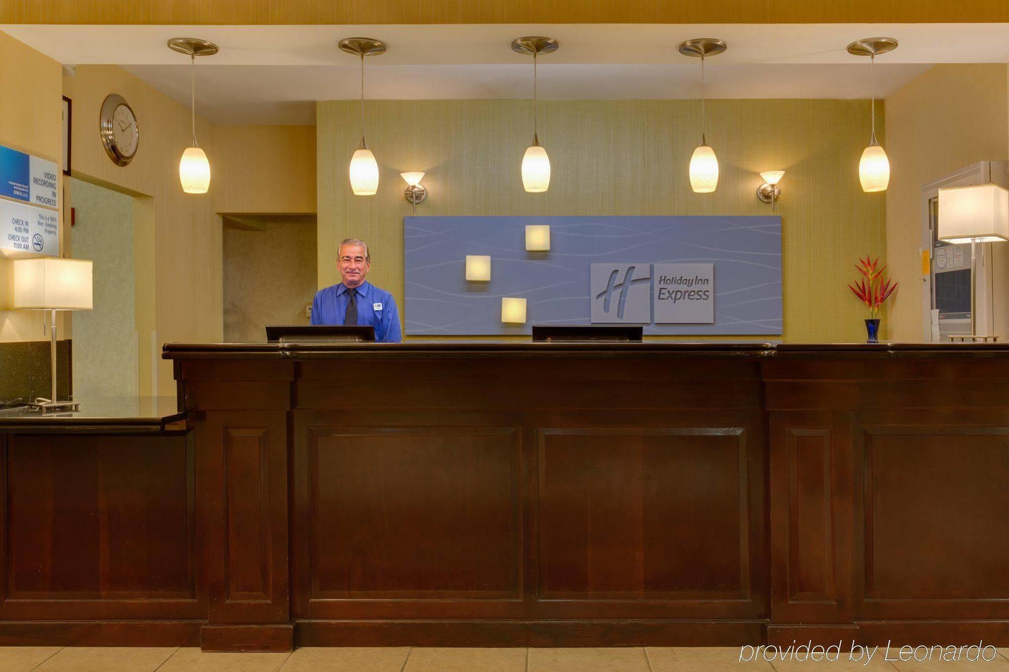 Holiday Inn Express Tower Center New Brunswick By Ihg East Brunswick Exteriör bild