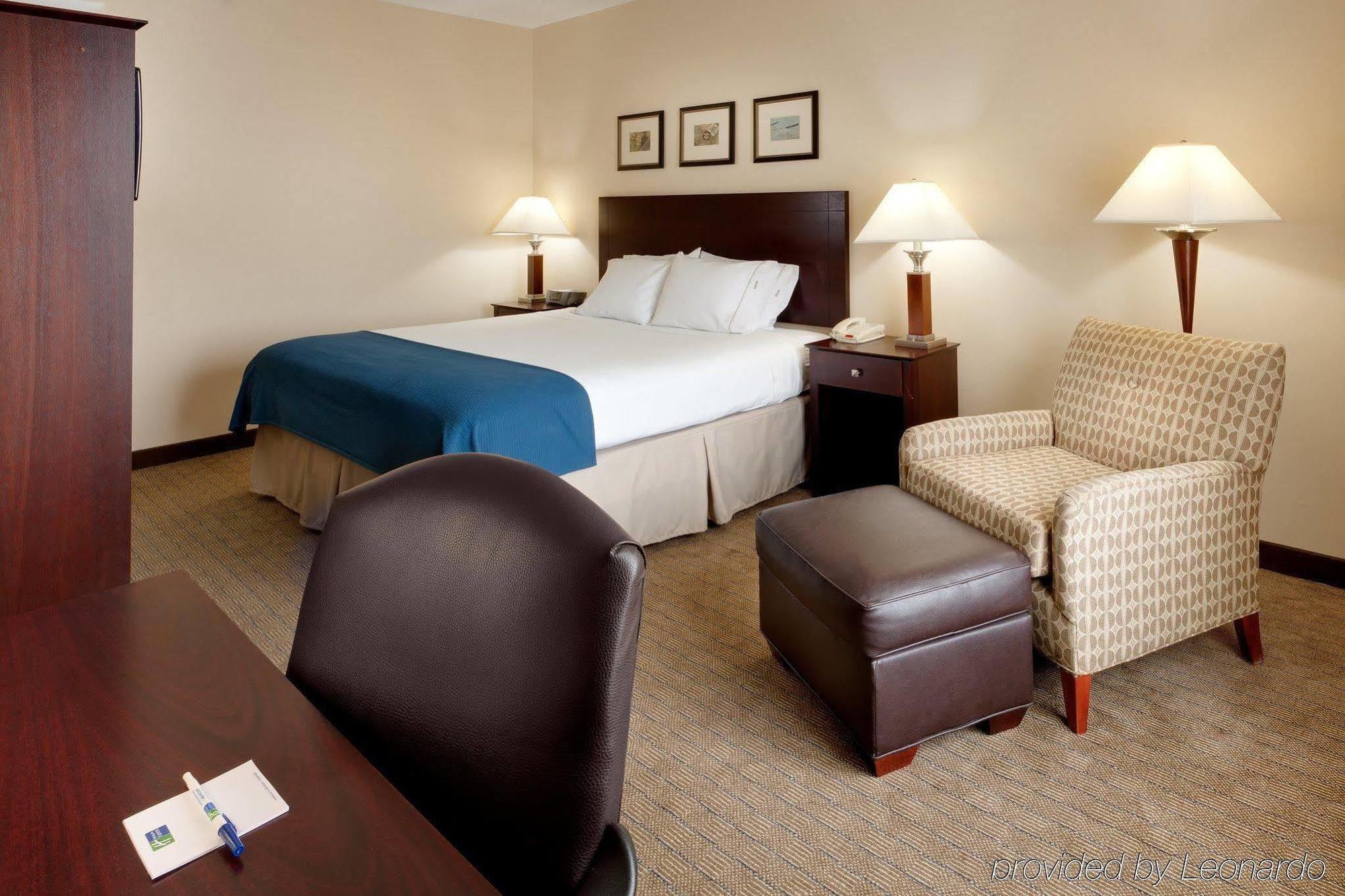 Holiday Inn Express Tower Center New Brunswick By Ihg East Brunswick Rum bild