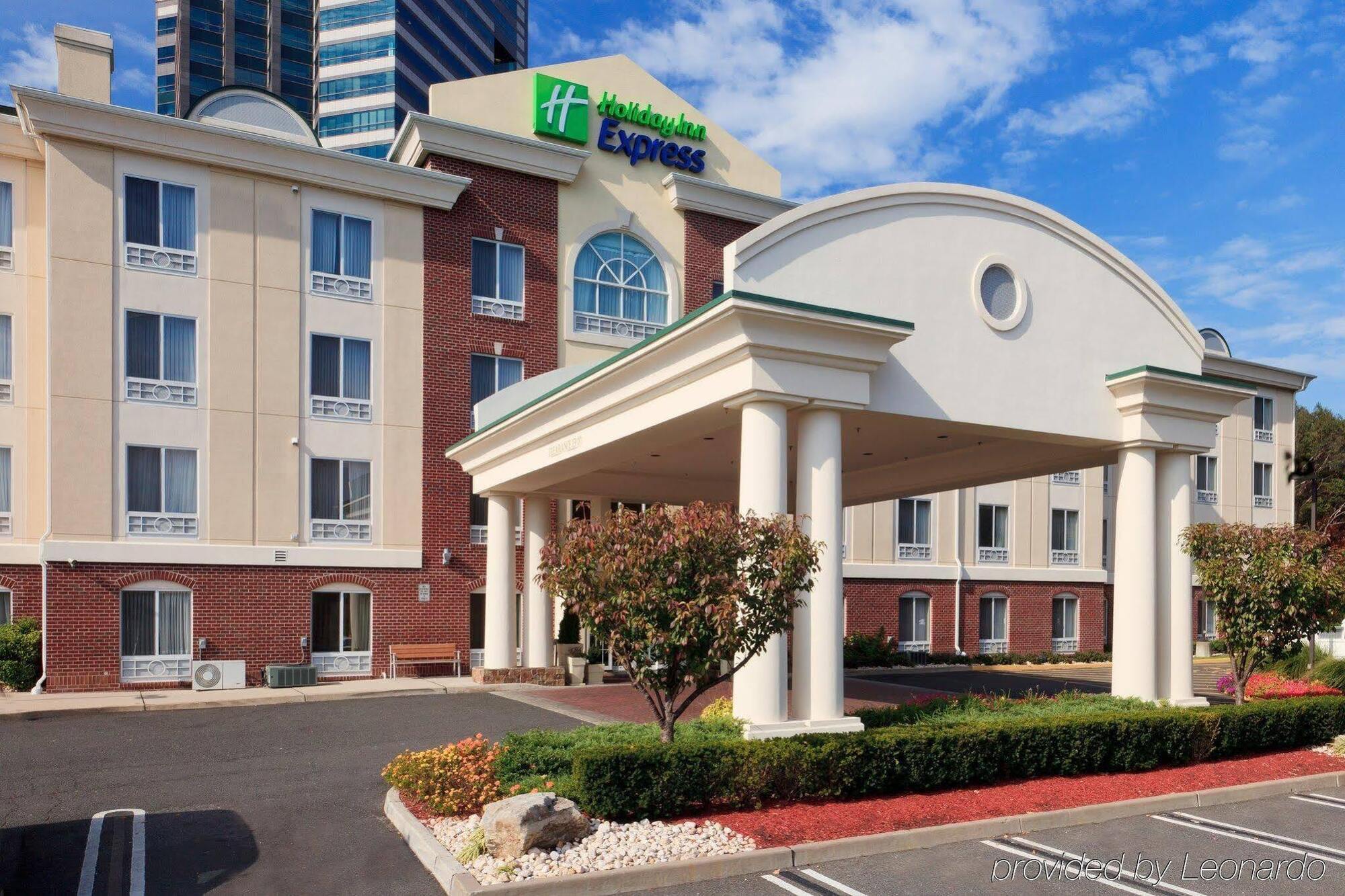 Holiday Inn Express Tower Center New Brunswick By Ihg East Brunswick Exteriör bild